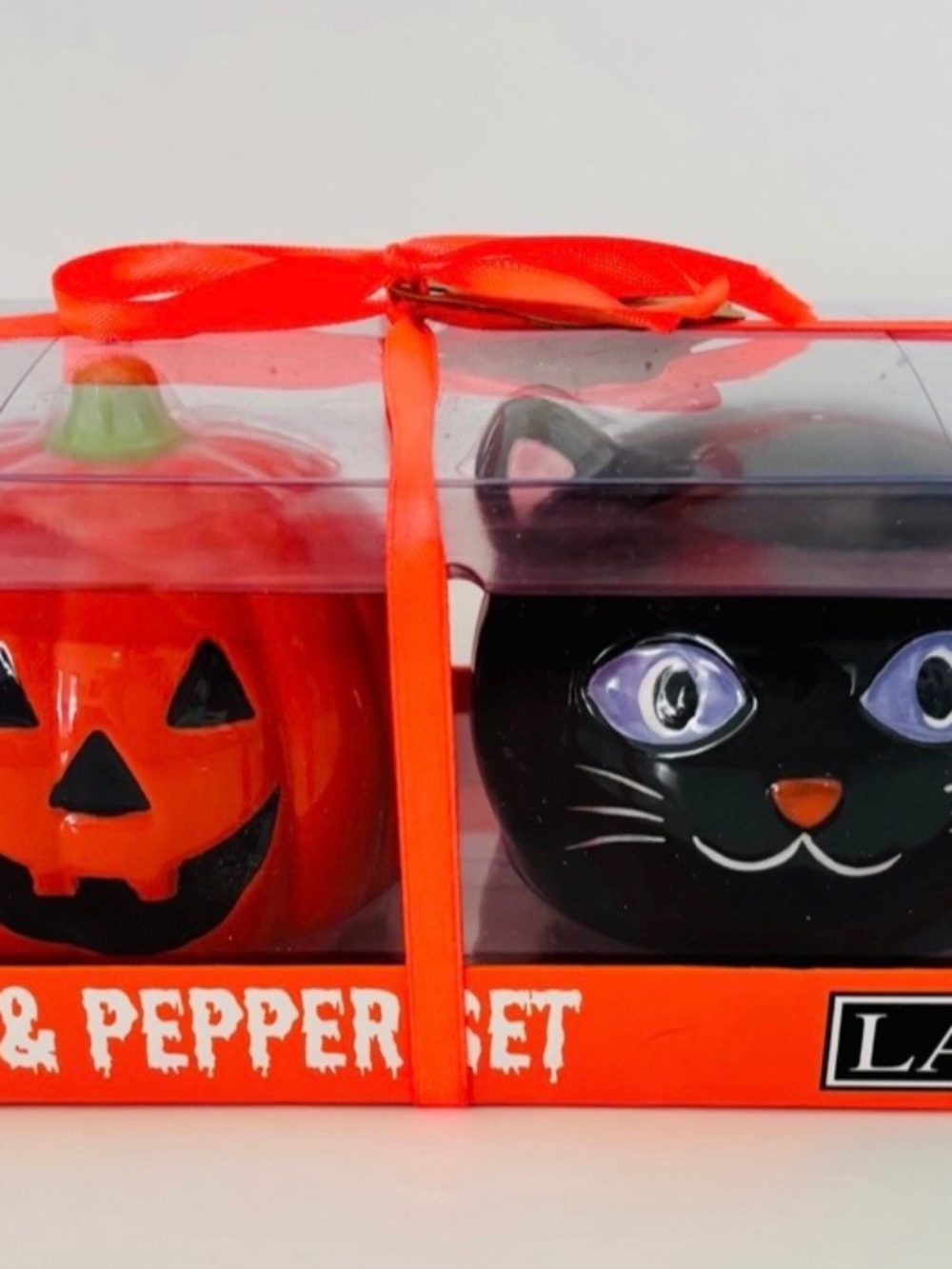 NEW VINTAGE LANG HALLOWEEN CERAMIC PUMPKIN AND BLACK CAT SALT AND PEPPER SHAKERS